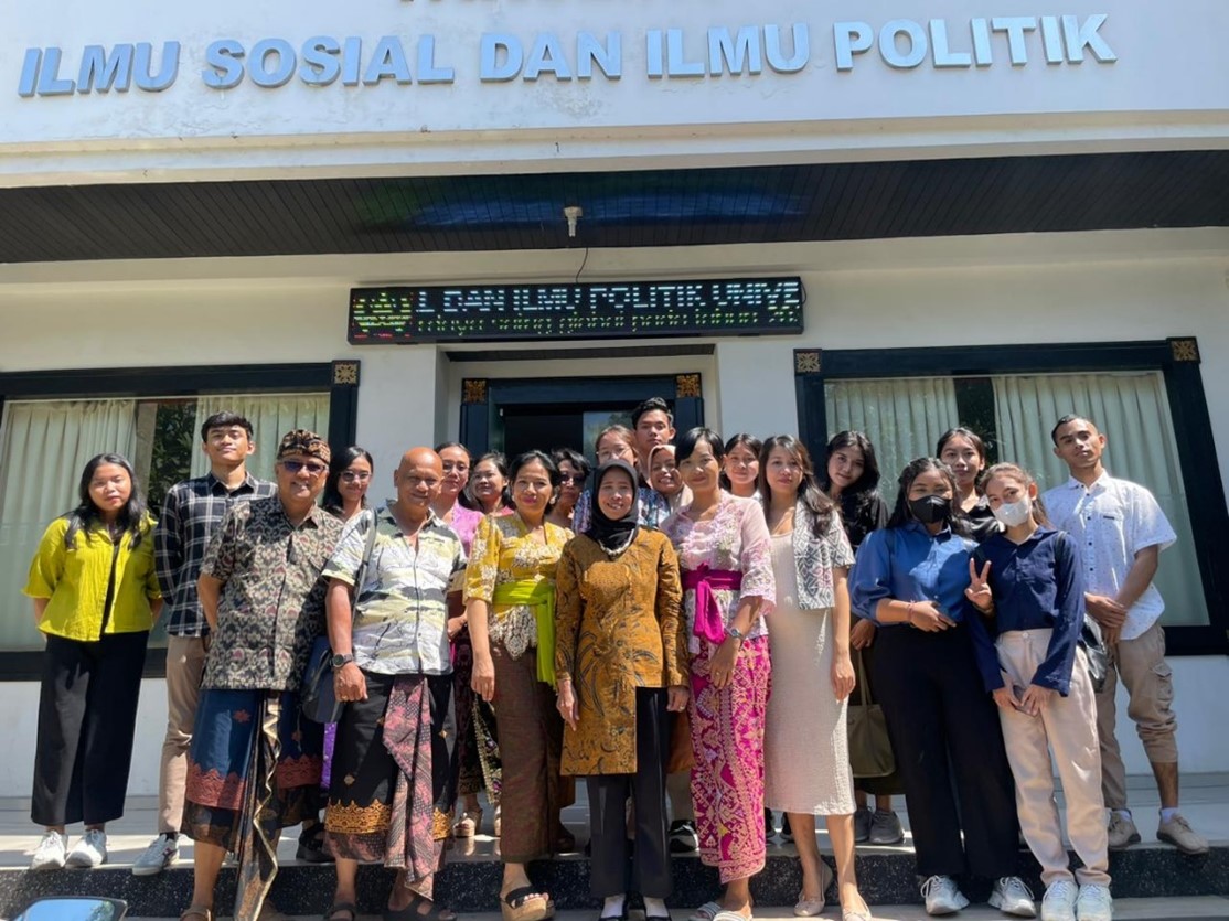 Kegiatan Menjadi Dosen Tamu Universitas Marwadewa Dengan Topik “ URGENSI DYNAMIC GOVERNANCE DALAM  ERA VUCA”
